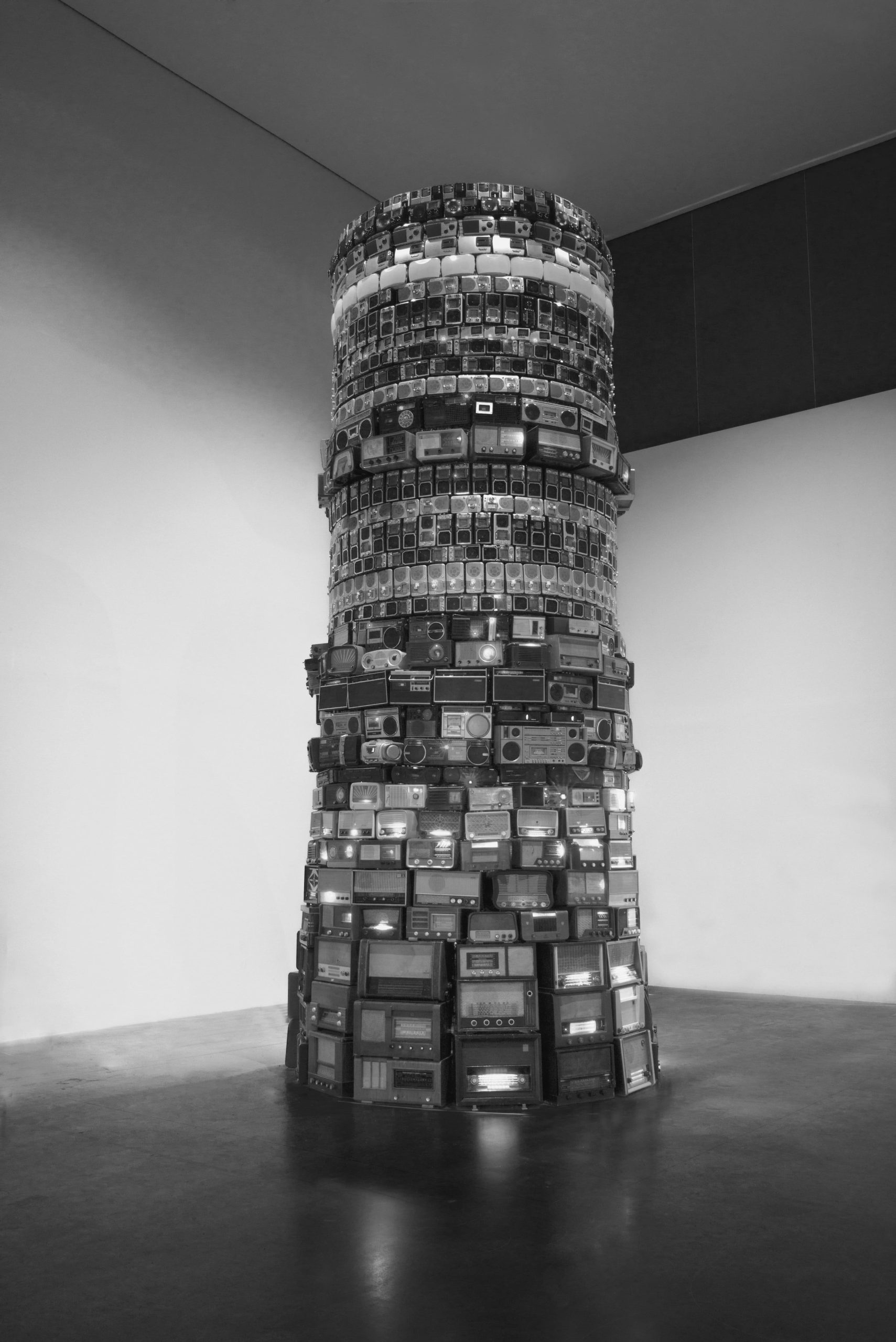 A escuta e o olhar: travessias com Cildo Meireles